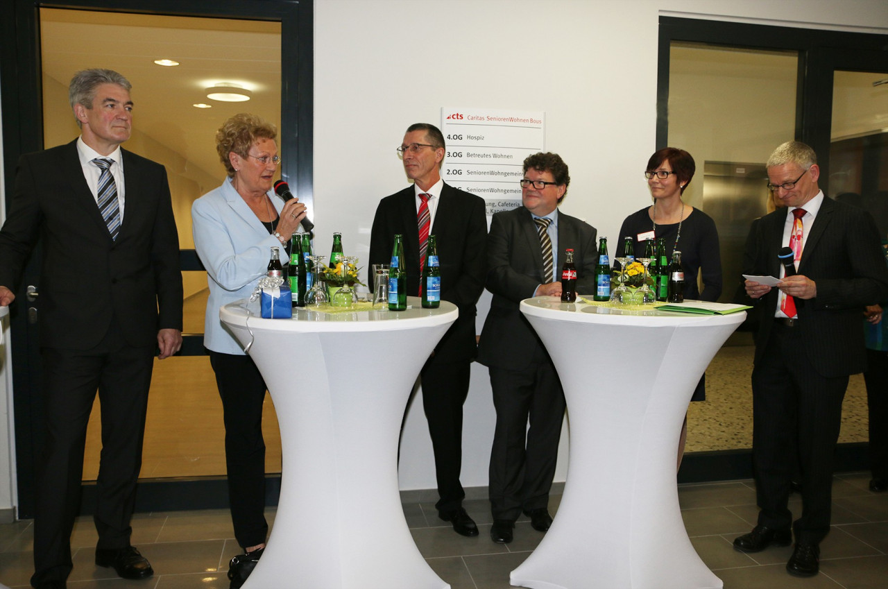 Bürgermeister Stefan Louis, Ministerin Monika Bachmann, cts-Geschäftsführer Rafael Lunkenheimer, cts-Direktor Stephan Manstein, Einrichtungsleiterin Judith Köhler und Moderator Klaus Aurnhammer (von links). 