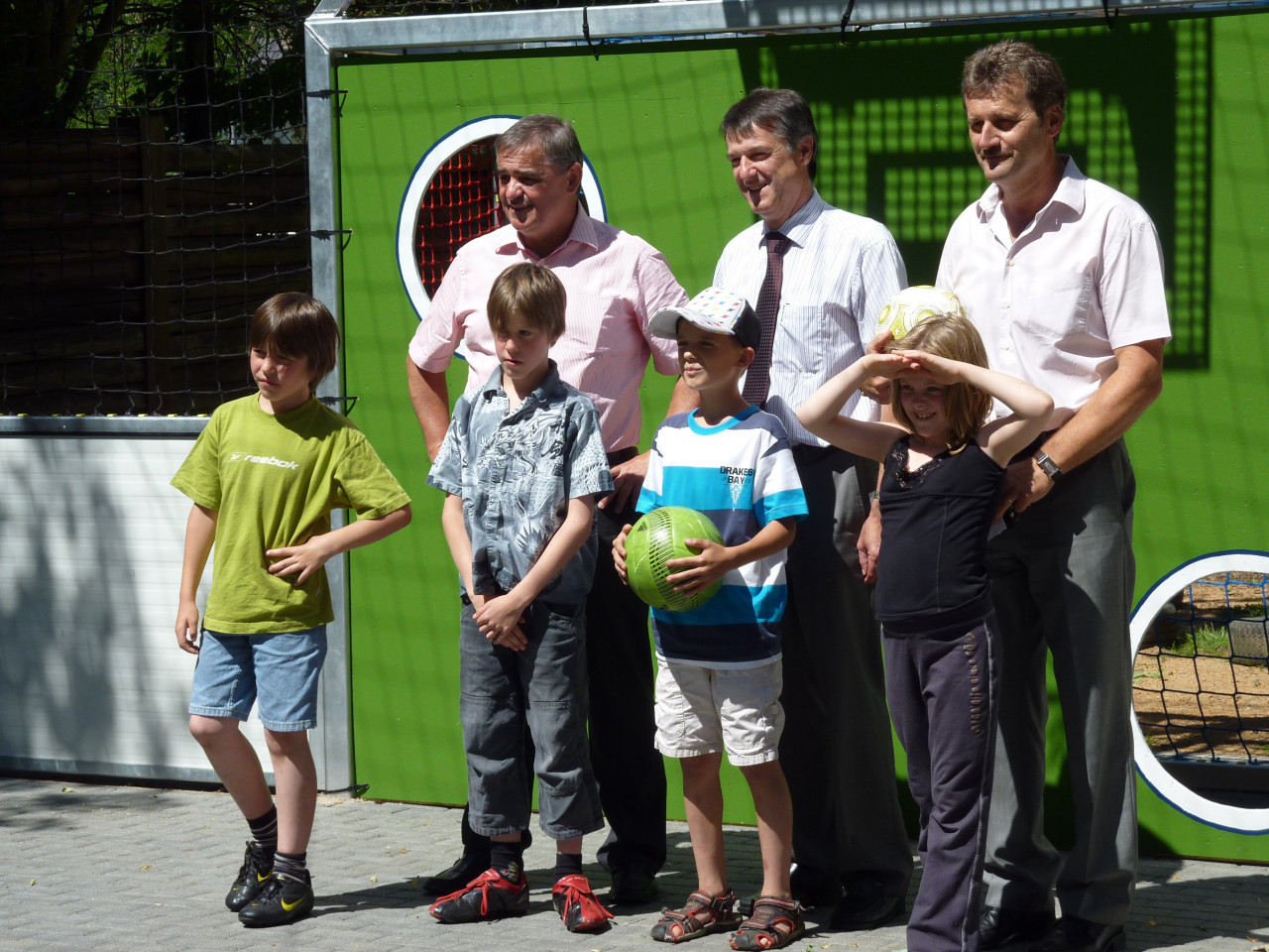 Viel Spaß hatten die Kinder beim gemeinsamen Torwandschießen.