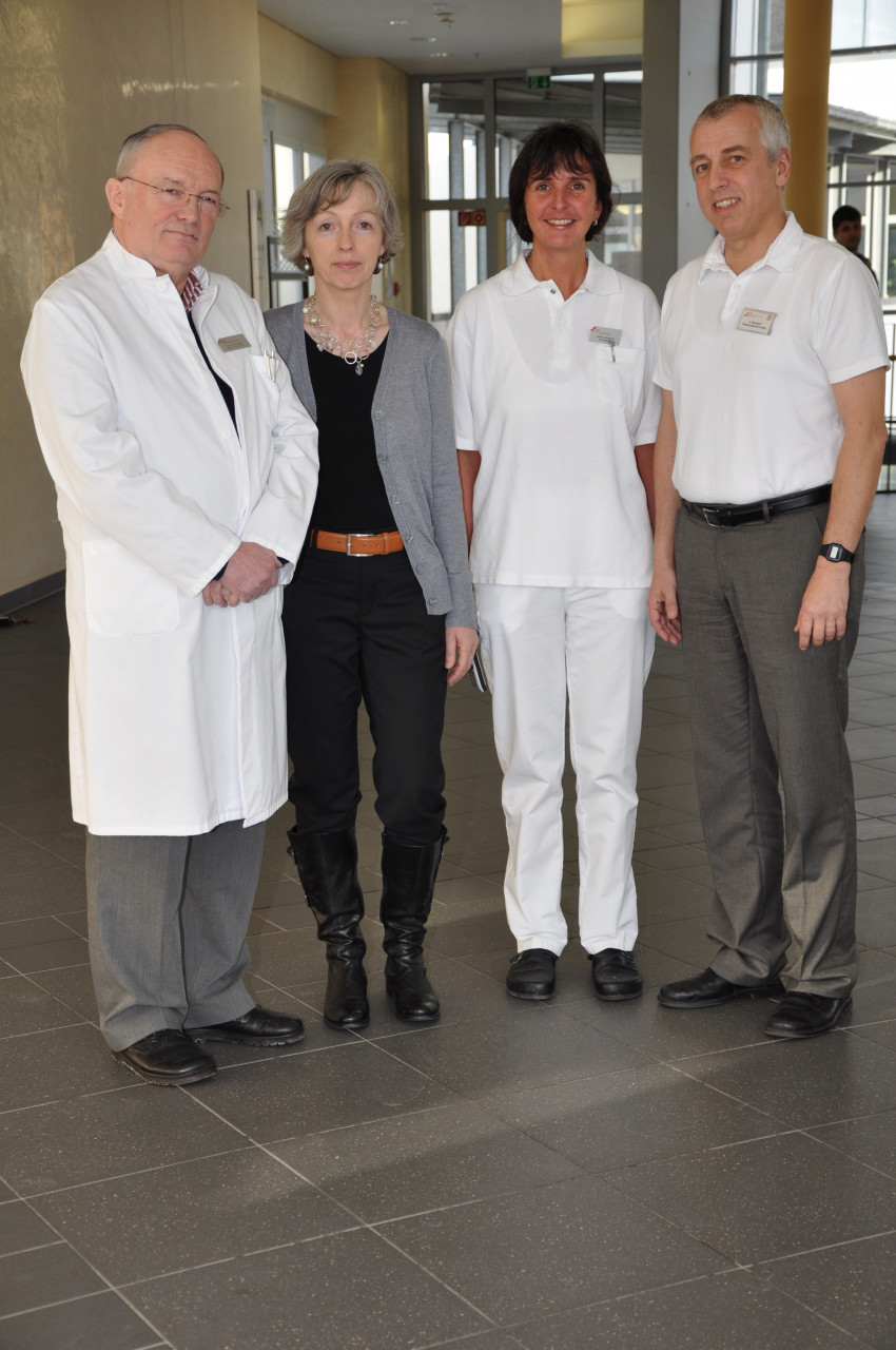 v.l.n.r.: Dr. med. Hans-Achim Schmieder, Dr. med. Maria Blatt-Bodewig, Martina Leschniowski und Prof. Dr. med. Axel Matzdorff