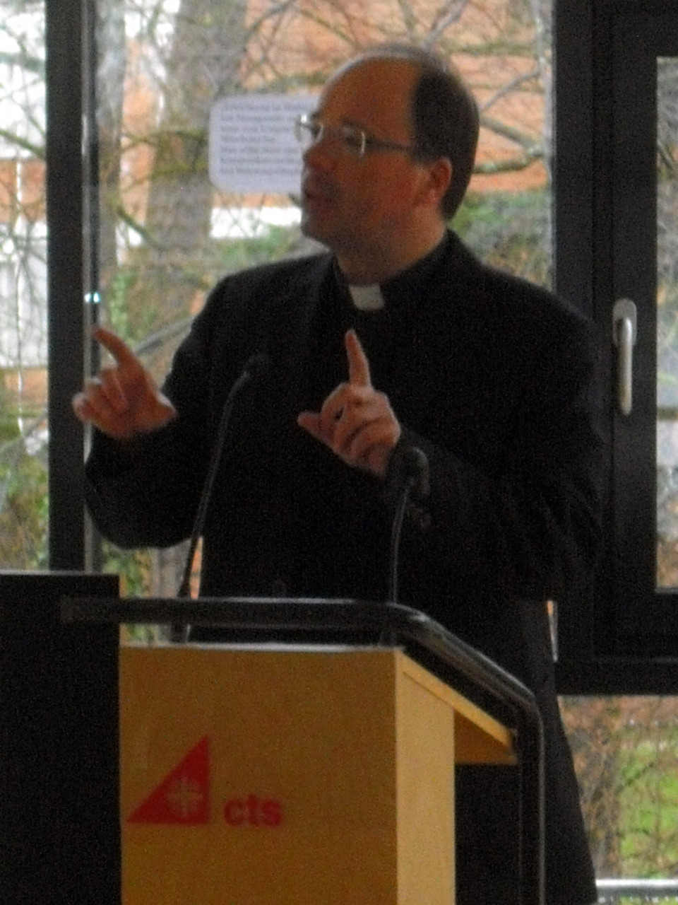 Bischof Ackermann bei seinem Vortrag