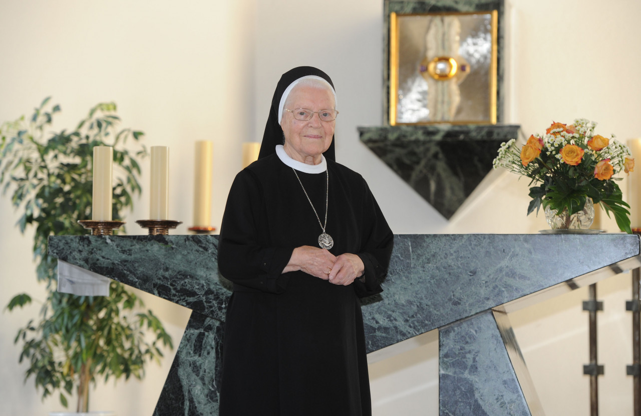 Schwester Maria Arsenia in der Kapelle des CaritasKlinikums Saarbrücken St. Josef Dudweiler