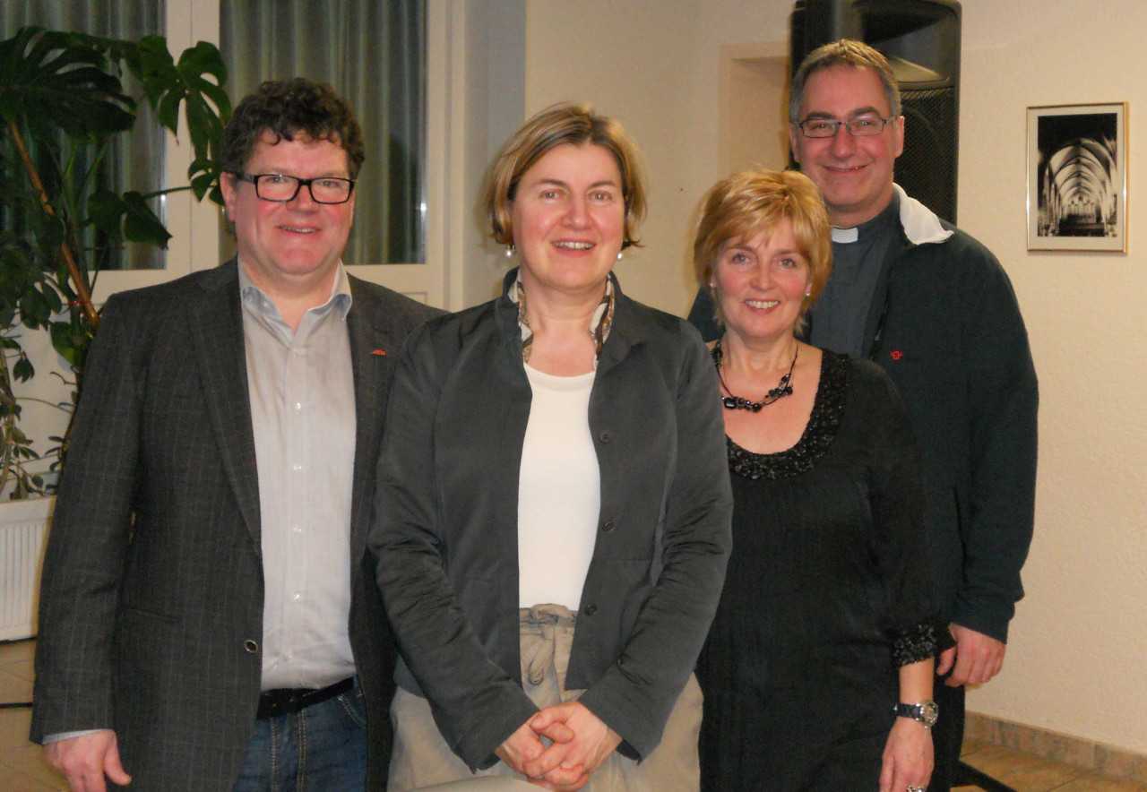 Stephan Manstein (Direktor Geschäftsbereich Altenhilfe cts), Dagmar Scherer (Direktorin Geschäftsbereich Jugendhilfe cts), Petra Geib (Leiterin Kita Caritas St. Nikolaus), Pastor Michael Müller